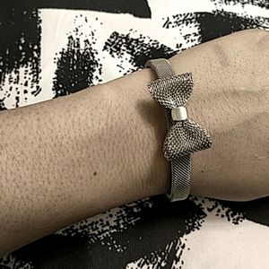 Bow-tie bracelet